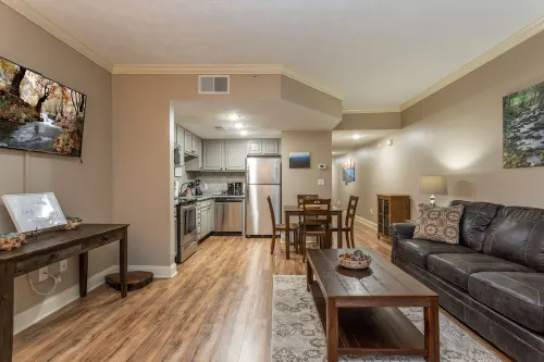 Newly remodeled / prime location  / indoor pool - Private Pools