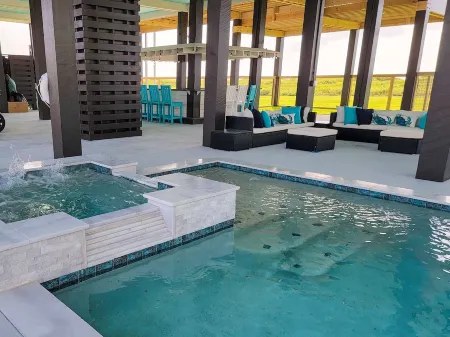 Sea Dreams~ New Beachfront~ 5 bedroom/5 bathroom~ Pool & Spa Отели рядом с достопримечательностью «Port Bolivar»