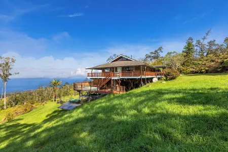 Panoramic Ocean View in Kona Cloud Forest