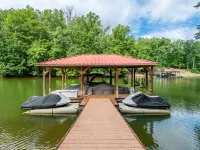 Cozy Lake Norman log cabin