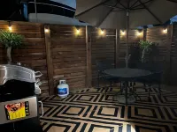 Luxury Guesthouse in Quiet Neighborhood 5 Min from the Beach! 칼즈배드 호텔