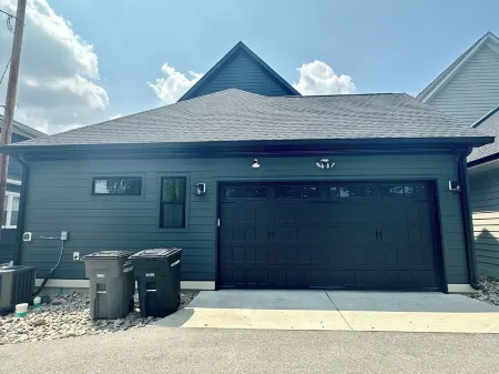 New Modern Construction Home Near Everything!