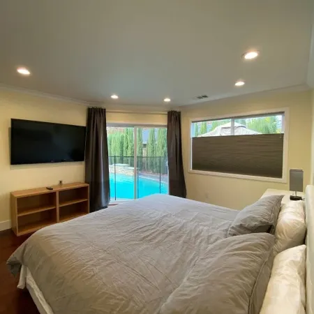 Luxury Carbon Neutral 4-Suite Home w/ Pool, Laundry