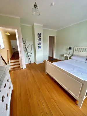 Lovingly furnished holiday home in the small wine-growing village Hotels near Godramstein