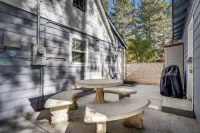 Storybook Lake Cottage - 12 min walk to Village