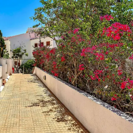 1 bdr apartment with heated pool, close to the beach, Complex Garden City