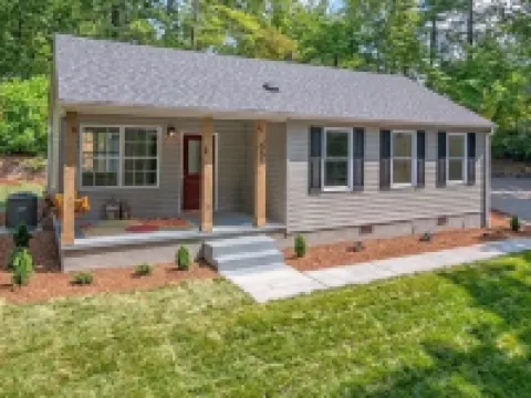 Bright New Cozy Cottage -  1/2 mi from downtown. Hotels in Tryon