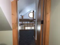 Avalon Guest Lodge 3102 Entire House. 2 Separate Living Rooms. Sleeps 9