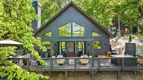 Modern Lakefront Cabin: Hot Tub, Kayaks & Bonus Mini Cabin!