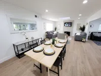 Peaceful Riverside Retreat with Pool 리버사이드 호텔