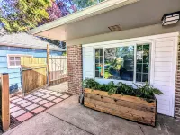 Cozy Cully Suite with Private Patio + Near PDX