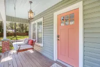 Modern 3 Br Bungalow Sleep 8, Family/Pet Friendly, 15 Min from Downtown/Outlets Hotels in Garden City