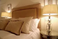 Superior ground floor pied à terre with short walk to golf courses