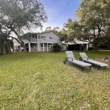 Charming Waterfront Cottage – Private Dock, Panoramic Views, and Park Passes!