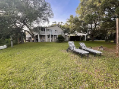 Charming Waterfront Cottage – Private Dock, Panoramic Views, and Park Passes!