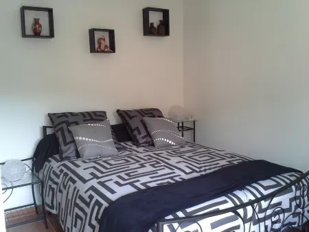 Apt. T1 Bis in town on the 1st floor of a residence with terrace carractère Отели рядом с достопримечательностью «Musée de Henri Matisse»