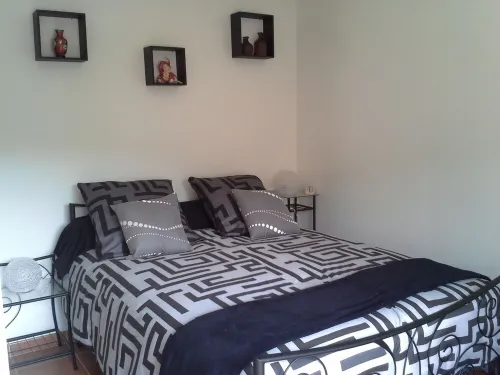 Apt. T1 Bis in town on the 1st floor of a residence with terrace carractère Hotel a Cahors