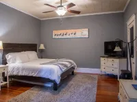 The Cozy Bungalow - Official Historic Home Near UNC! 查塔姆縣酒店