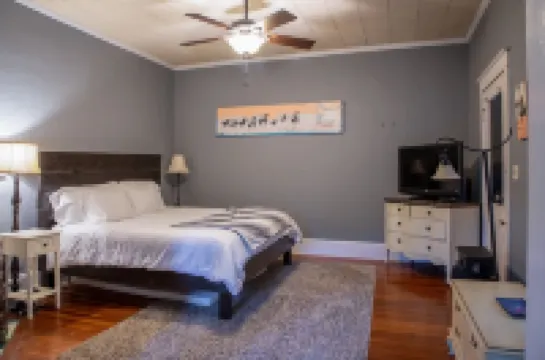 The Cozy Bungalow - Official Historic Home Near UNC!