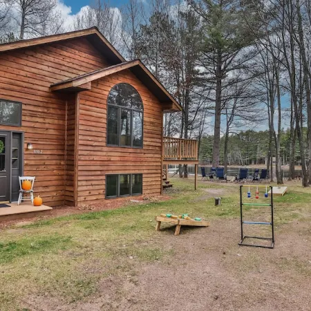 🌟Family Getaway🔥FirePit🔥Game room🌟Lake Front💧Private Location🌟Close to town🏖️