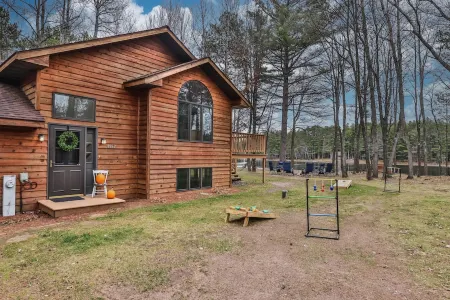 🌟Family Getaway🔥FirePit🔥Game room🌟Lake Front💧Private Location🌟Close to town🏖️