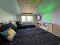 Cabin at Sunshine-Situated on the Sandy Shore of Long Lake