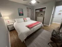 Sunnyside Villa-Free Beach Pass! 2 King Bedrooms, Garage, Near Marshwalk! 鄰近Lazy Gator的酒店