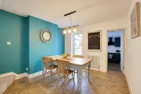 Delightful two bedroom cottage near town centre