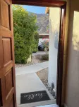 Villa B - a cozy studio with kitchen a minute away from downtown Palm Springs!