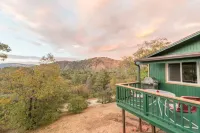 The Enchanted Lookout - private luxury cabin & Spa