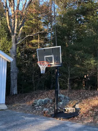 Hickory Hill Mountaintop charming family friendly quiet very private lake view