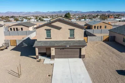 Perfectly located home with a Game Room, 10 Mins Away From River