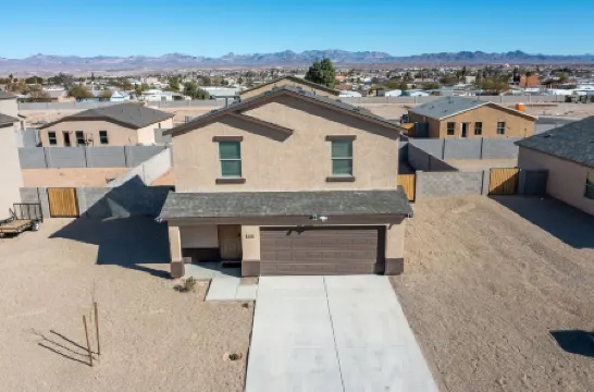 Perfectly located home with a Game Room, 10 Mins Away From River Отели в г. Буллхед Сити