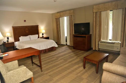 Hampton Inn & Suites Jennings - 2-Star