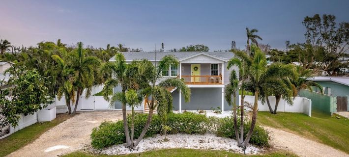 Coastal Cottage w/ Pickleball and Outdoor Oasis 2 mi to Beach Hotels in Bradenton