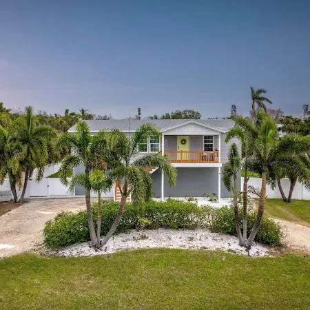 Coastal Cottage w/ Pickleball and Outdoor Oasis 2 mi to Beach
