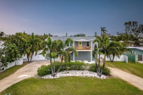 Coastal Cottage w/ Pickleball and Outdoor Oasis 2 mi to Beach - balcony