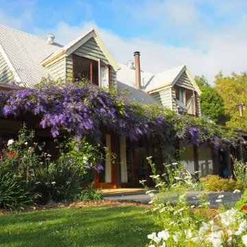 NEAR MONTVILLE ... LATE CHECK-OUT ON SUNDAYS OF 5pm ... when booking a weekend Отели рядом с достопримечательностью «Mapleton Observatory»