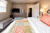 Newly renovated Carriage House, on lovely property near Intercourse, PA