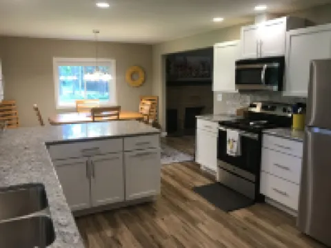 Nagawicka Woods-Beautiful Lake Country Ranch Home Hotels in Delafield