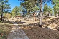 2 BR 2.5 BTH + loft -  Central, A/C & Spacious!