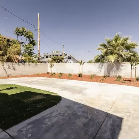 Downtown Hanford Getaway - New 4 bed, 3 Bedroom, 2.5 Bath
