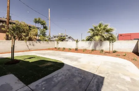 Downtown Hanford Getaway - New 4 bed, 3 Bedroom, 2.5 Bath