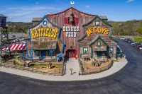 Smoky Cabin Private Indoor Hot Pool, Hot Tub, Theater, Rafting & Tubing 15 Min!!