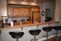 Centrally Located Luxurious 3 Bedroom Condo