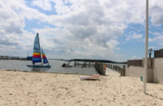 4 Br Luxury Direct Bayfront Screen Porch, Sundeck, Beach, Pier, Walk Everywhere!