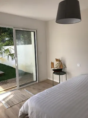 Four-Bedroom House, 8 People with Pool, Called "Whitehaven" Hotels near Adrenaline Parc