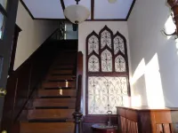 Historic house renovated for modern convenience - Bungalow