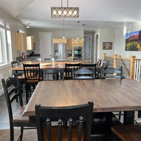 7 Bedrooms Lake/Mountain views, Hot Tub, Theater room. Great for all seasons
