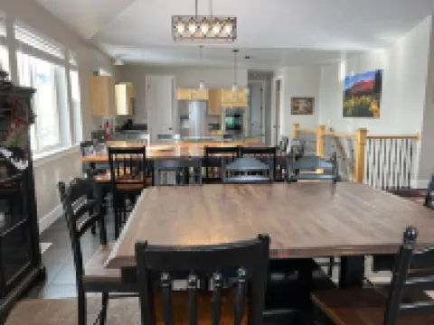 7 Bedrooms Lake/Mountain views, Hot Tub, Theater room. Great for all seasons